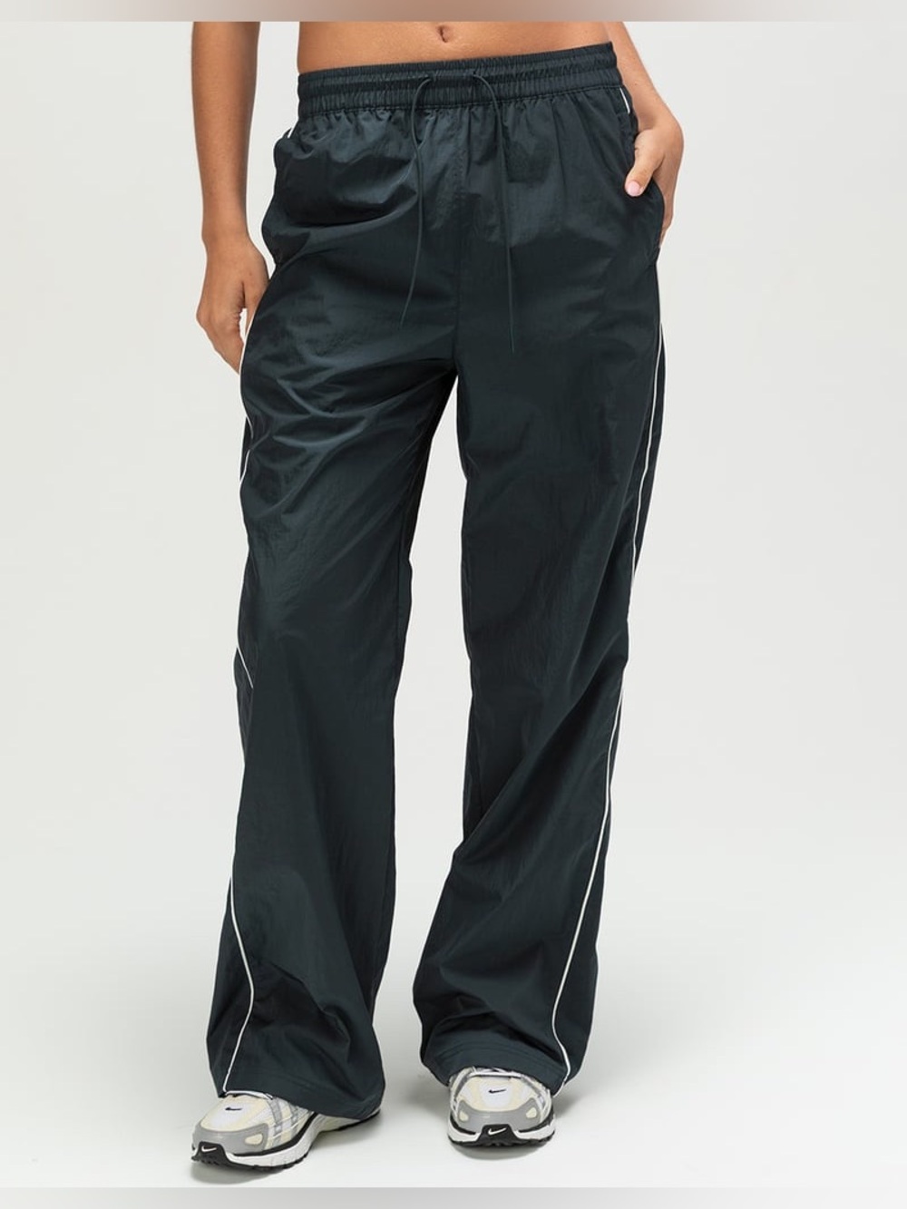 Nike Windrunner Women's High-Rise Woven Wide-Hem Pants FV7655